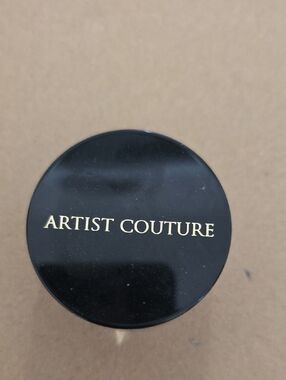 Artist Couture Black Highlighter Compact